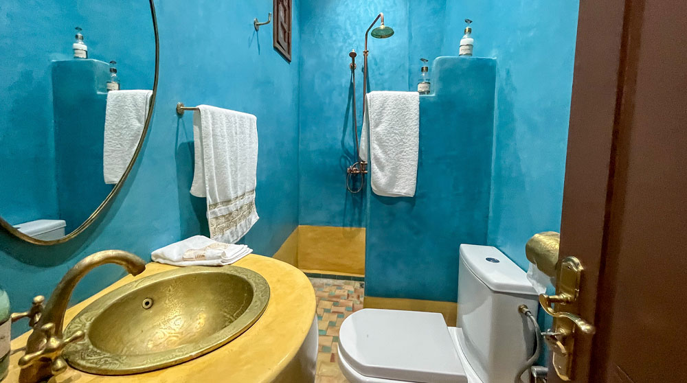Salle de bain de la Chambre Riraya de Bihi Lodge Maison d'hôtes Azro Marrakech