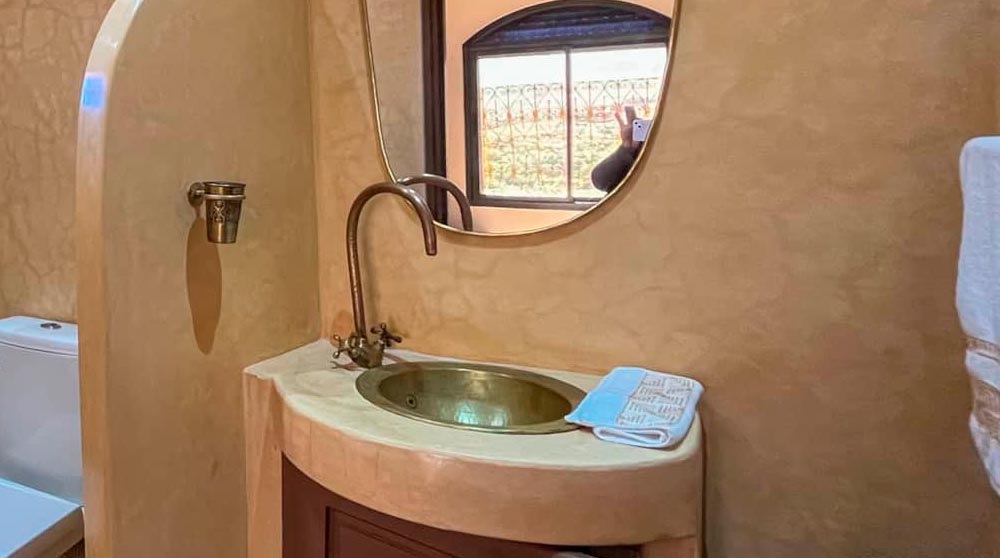Salle de bain de la Chambre Amlal du Bihi Lodge Maison d'hôtes Azro Marrakech