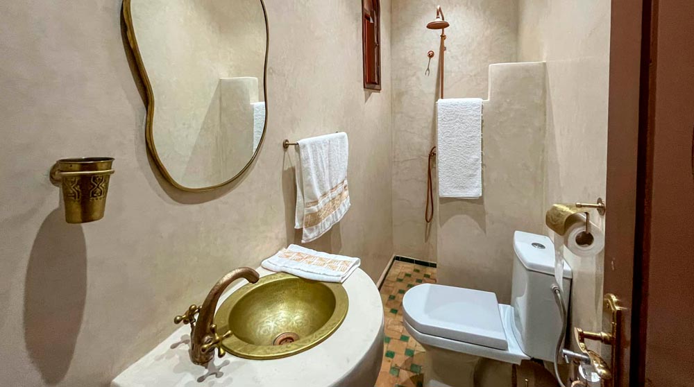 Salle de bain de la Chambre Azal du Bihi Lodge Maison d'hôtes Azro Marrakech